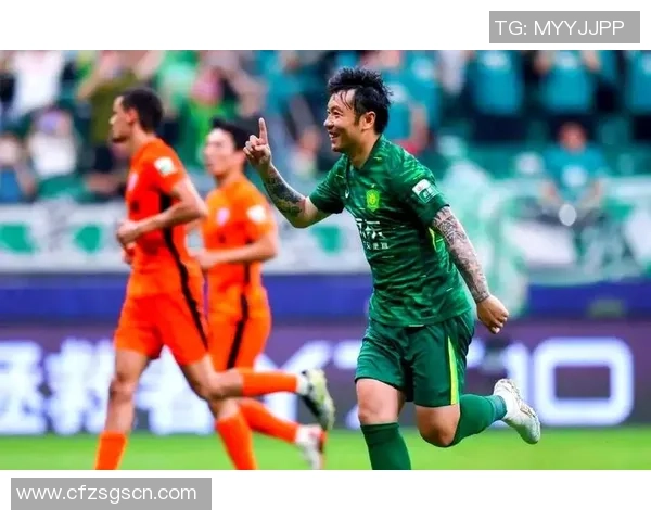 国安足球比赛激战正酣球迷热情高涨期待精彩瞬间